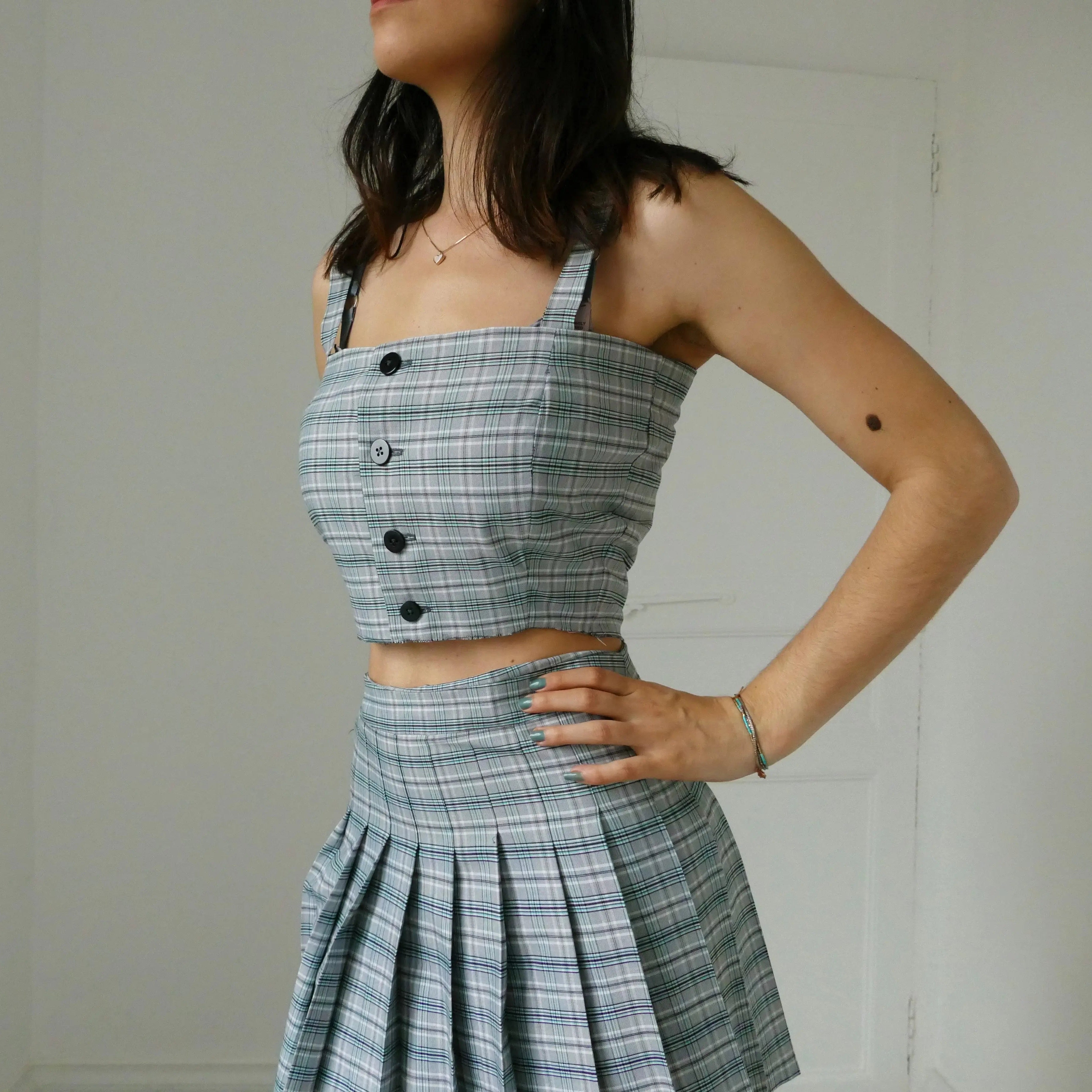 Ensemble haut crop top à strass + bas mini jupe à strass