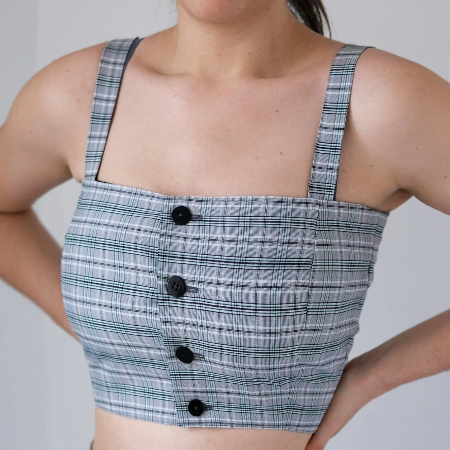 Patron gratuit PDF crop top avec boutonnière 