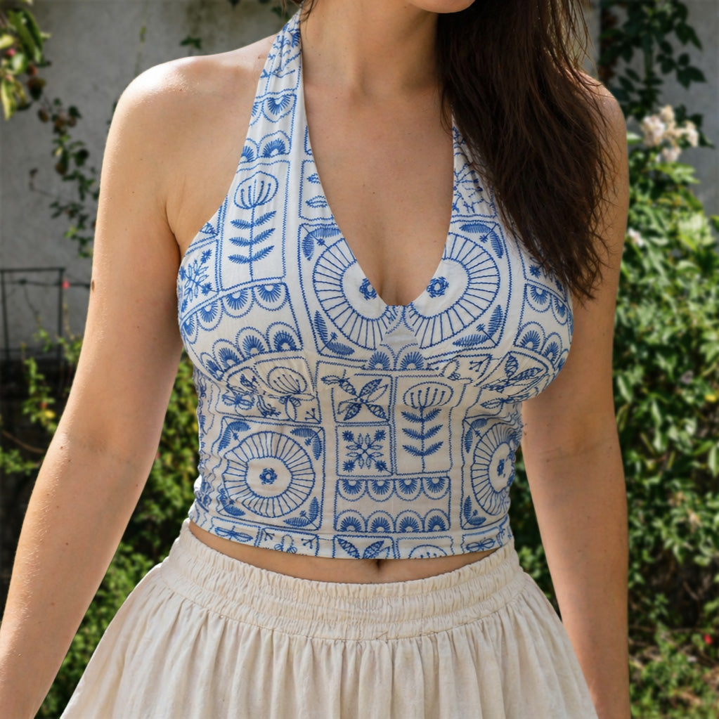 Patron haut d'été broderie bleu, top dos nu avec smock noué au niveau du cou