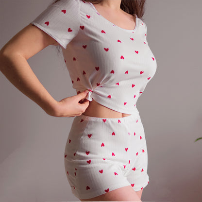 Einfaches Schlafanzug-Schnittmuster für Damen mit T-Shirt-Oberteil und elastischen Shorts